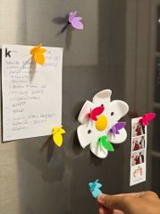 Magnetky Motýlci s květinovým stojánkem – sada 12 ks (mix barev)