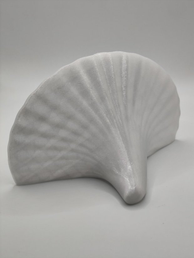 Polička ve tvaru hřibu - bíla s odlesky