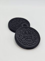 Píšťalka ve tvaru Oreo sušenky