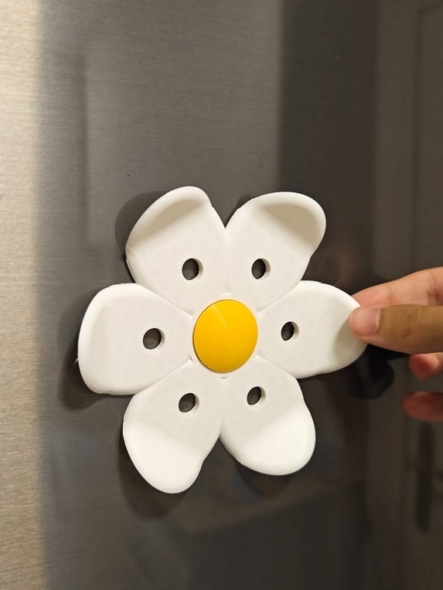 Magnetky Motýlci s květinovým stojánkem – sada 12 ks (mix barev)