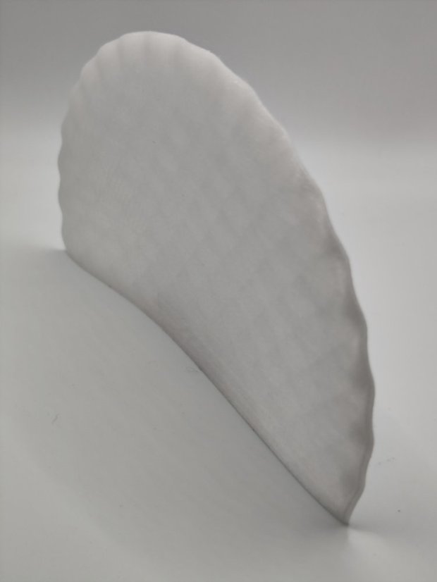 Polička ve tvaru hřibu - bíla s odlesky